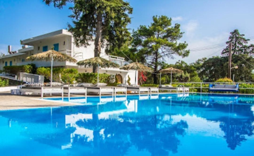 Trees Art Hotel Ялисос Екстериор снимка