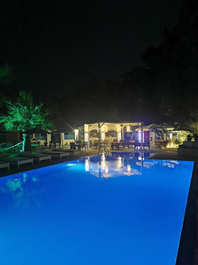 Trees Art Hotel Ялисос Екстериор снимка